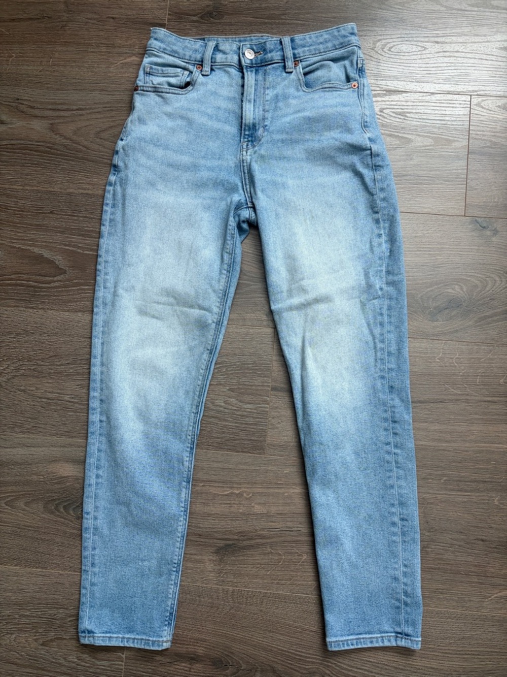 American Eagle Mom Jeans – Size 2 Regular – Light Wash High Rise Stretch Denim